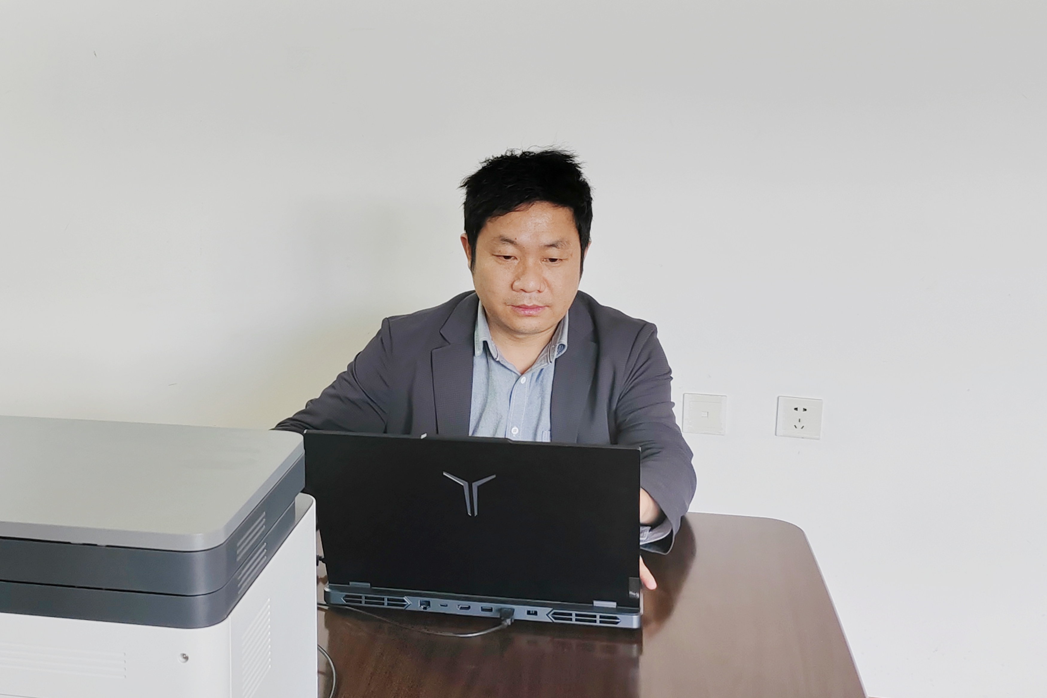 陈洪