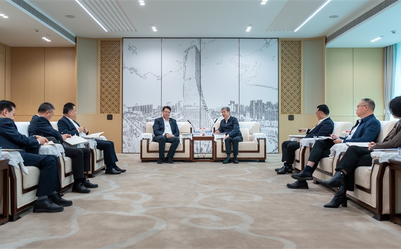 集团领导赴成都高新区管委会拜会交流